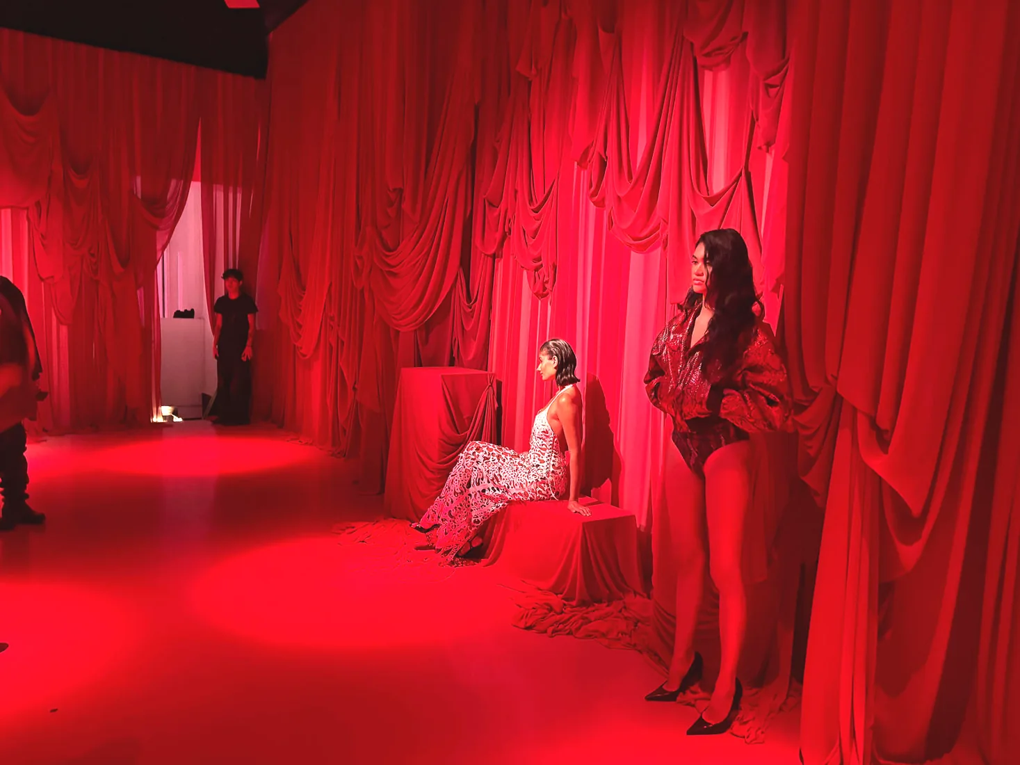 HILA SS27 presentation at LUME Studios, room wide model guests