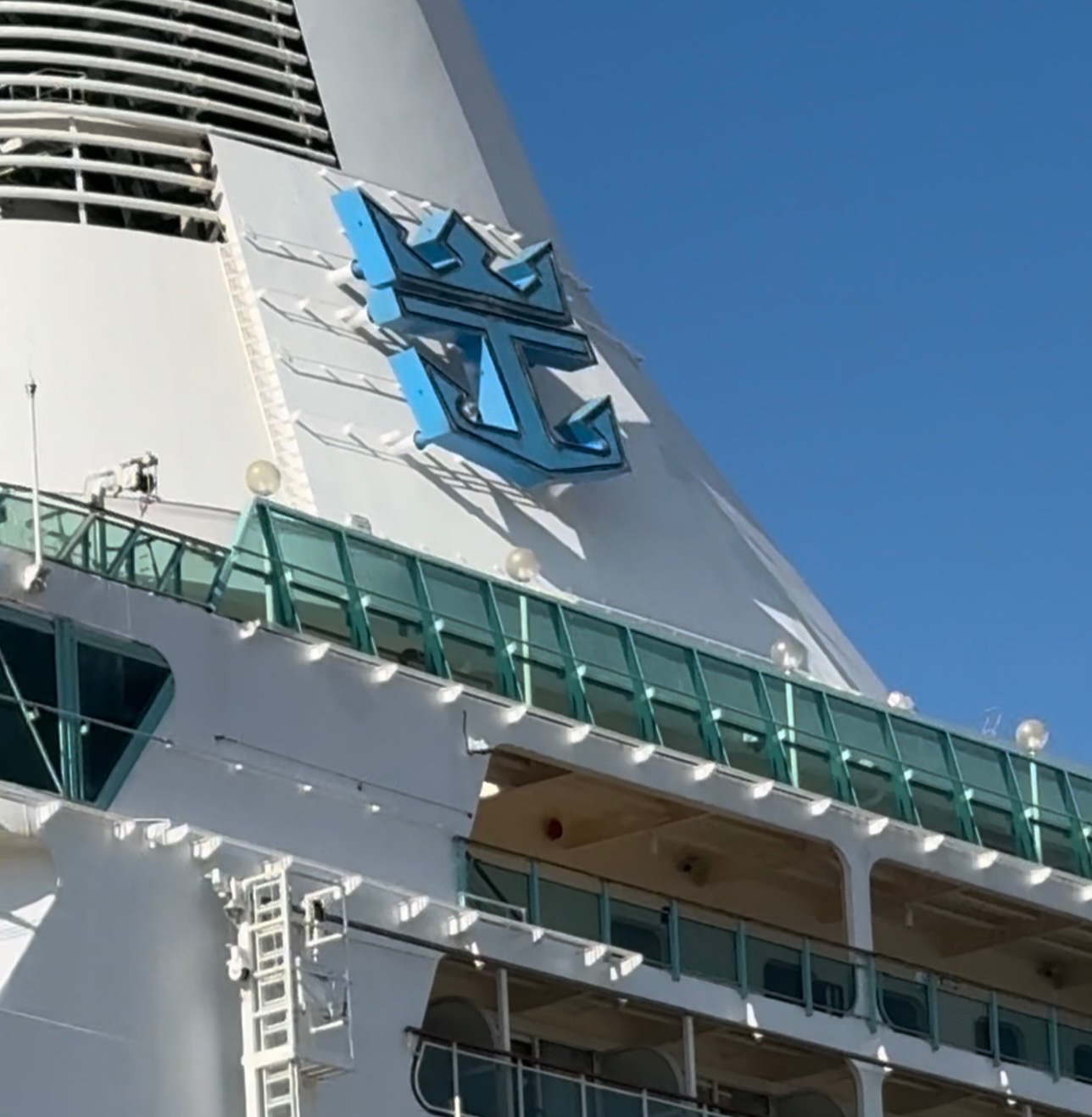 image of live mariachi band performance at a mexican restaurant