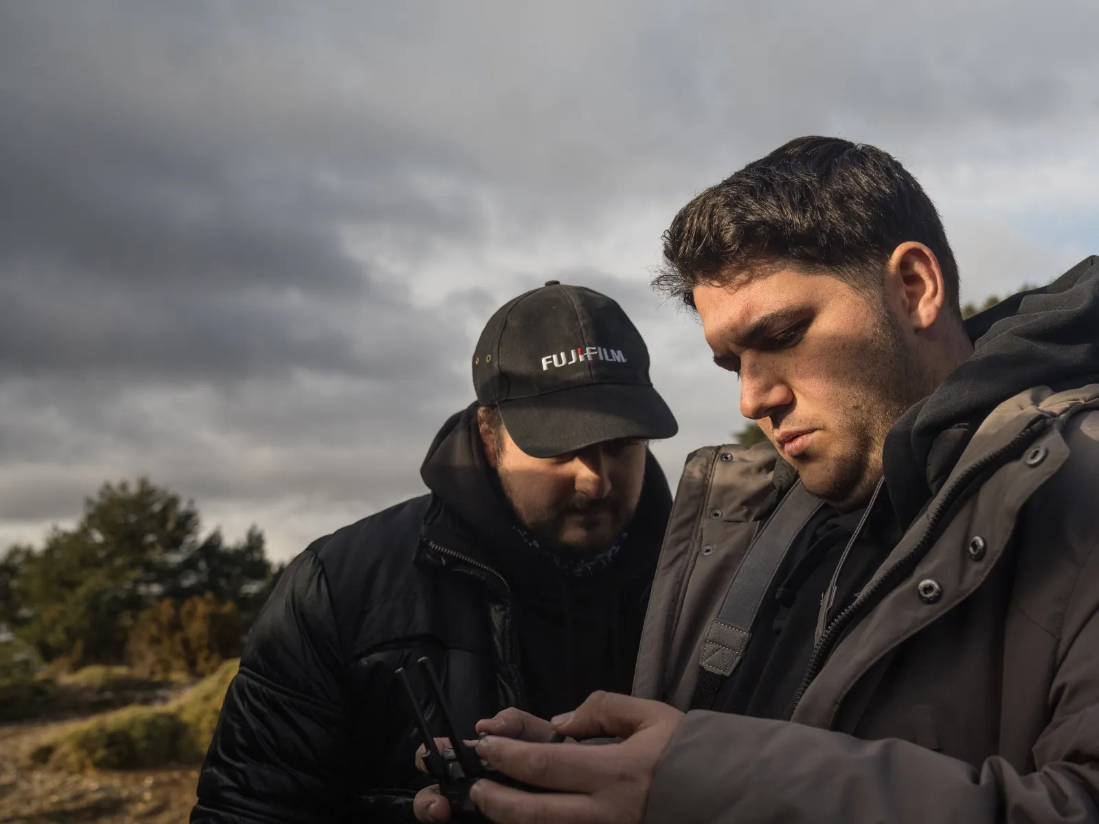Operación aérea con drones integrada en una producción audiovisual profesional