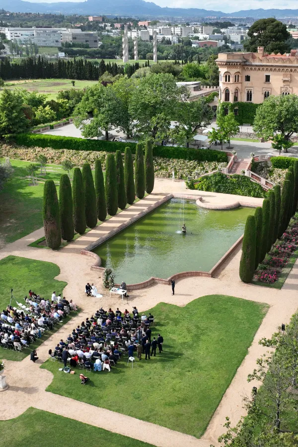 Grabación aérea con drones en boda con enfoque audiovisual profesional