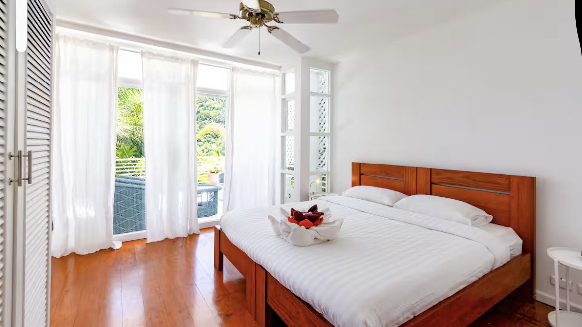 Villa Coloniale à Bang Por, piscine et terrasse