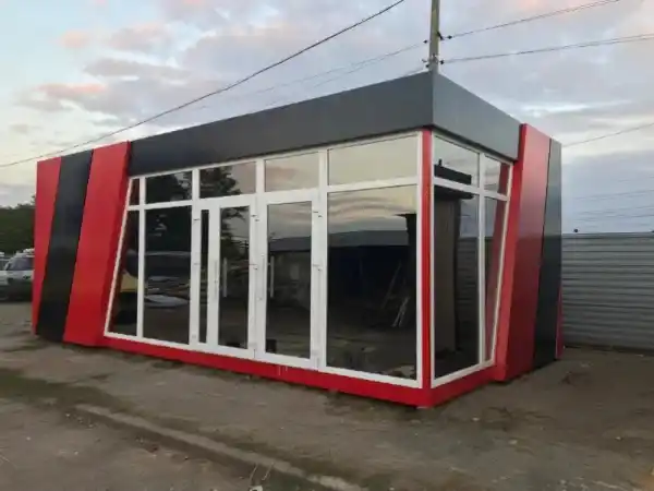 5. Сучасна торгова точка (МАФ) з фасадним освітленням