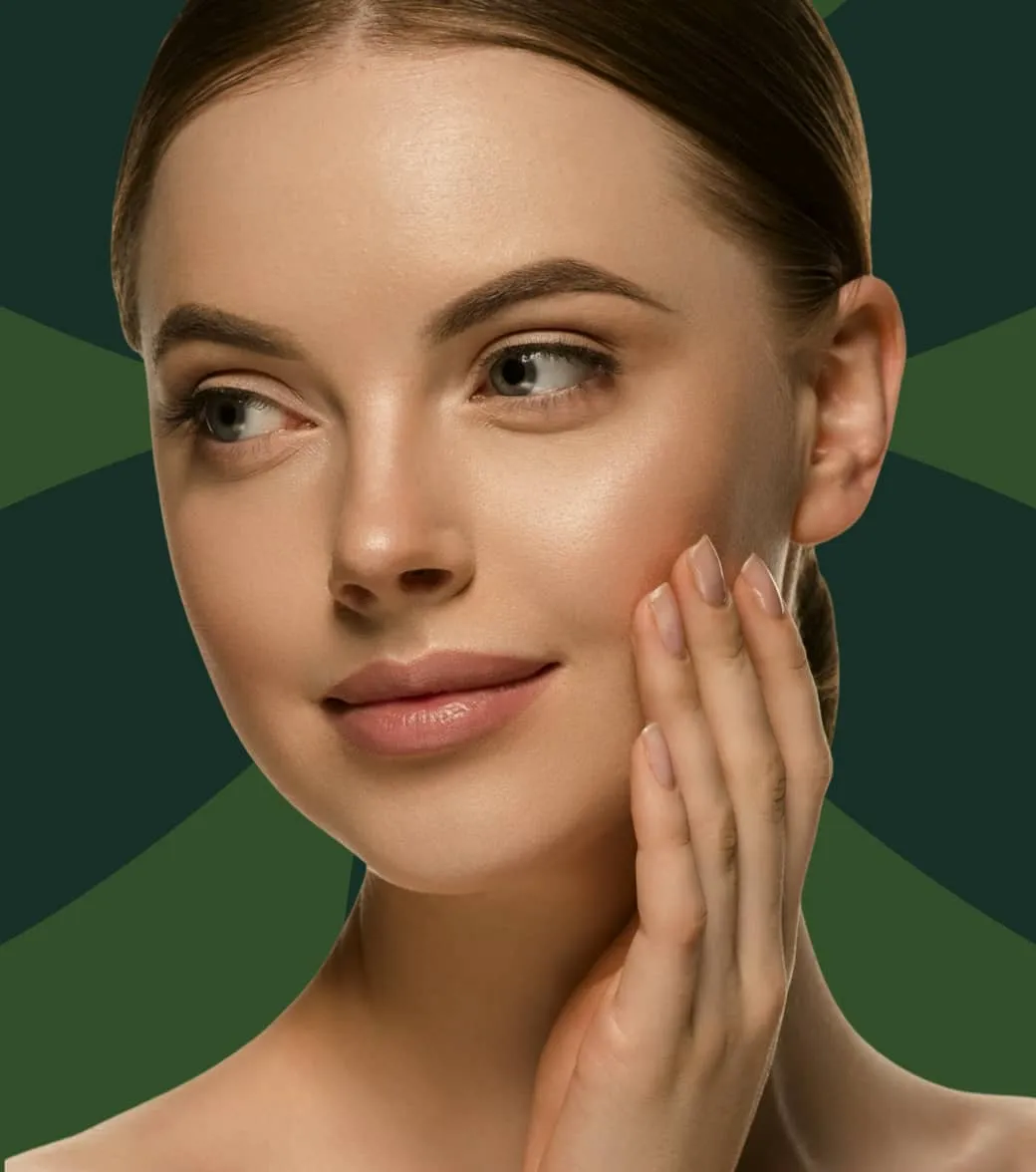 Procedură cu acid hialuronic realizată de specialist pentru contur facial armonios