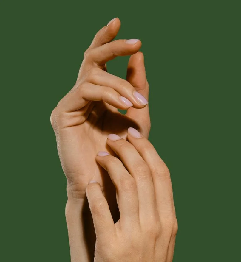 Manichiură medicală profesională pentru îngrijirea și sănătatea unghiilor