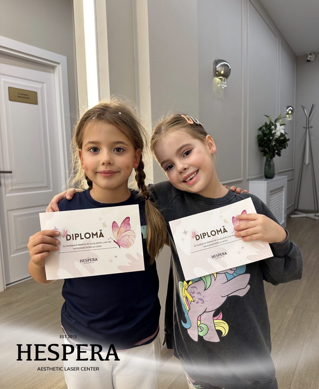 Găurirea urechilor cu cercei medicinali la HESPERA.