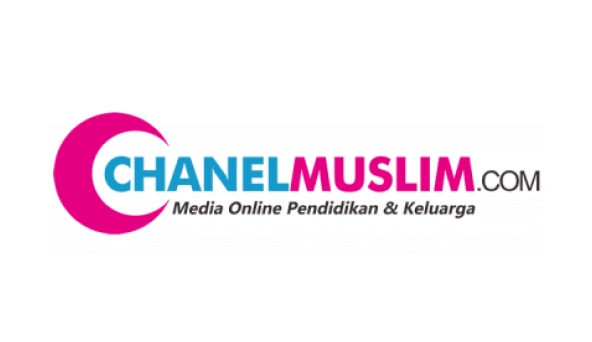 Logo of ChannelMuslim.com with a pink crescent moon and text 'Media Online Pendidikan & Keluarga'.