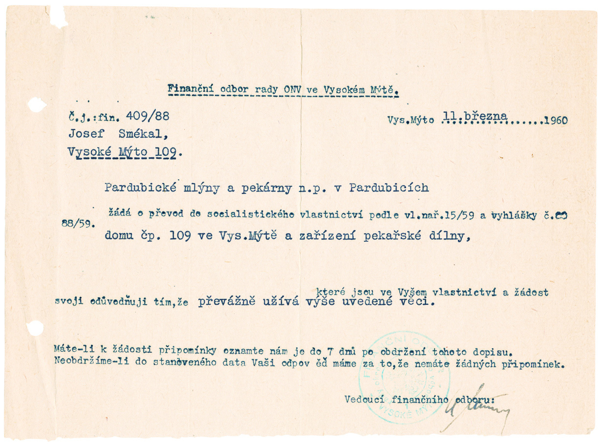 Fotografie dopisu z roku 1960 z Finančního odboru rady ONV ve Vysokém Mýtě, adresovaného Josefu Smékalovi, žádající převod socialistického vlastnictví domu čp. 109 ve Vysokém Mýtě a pekárenských dílen.
