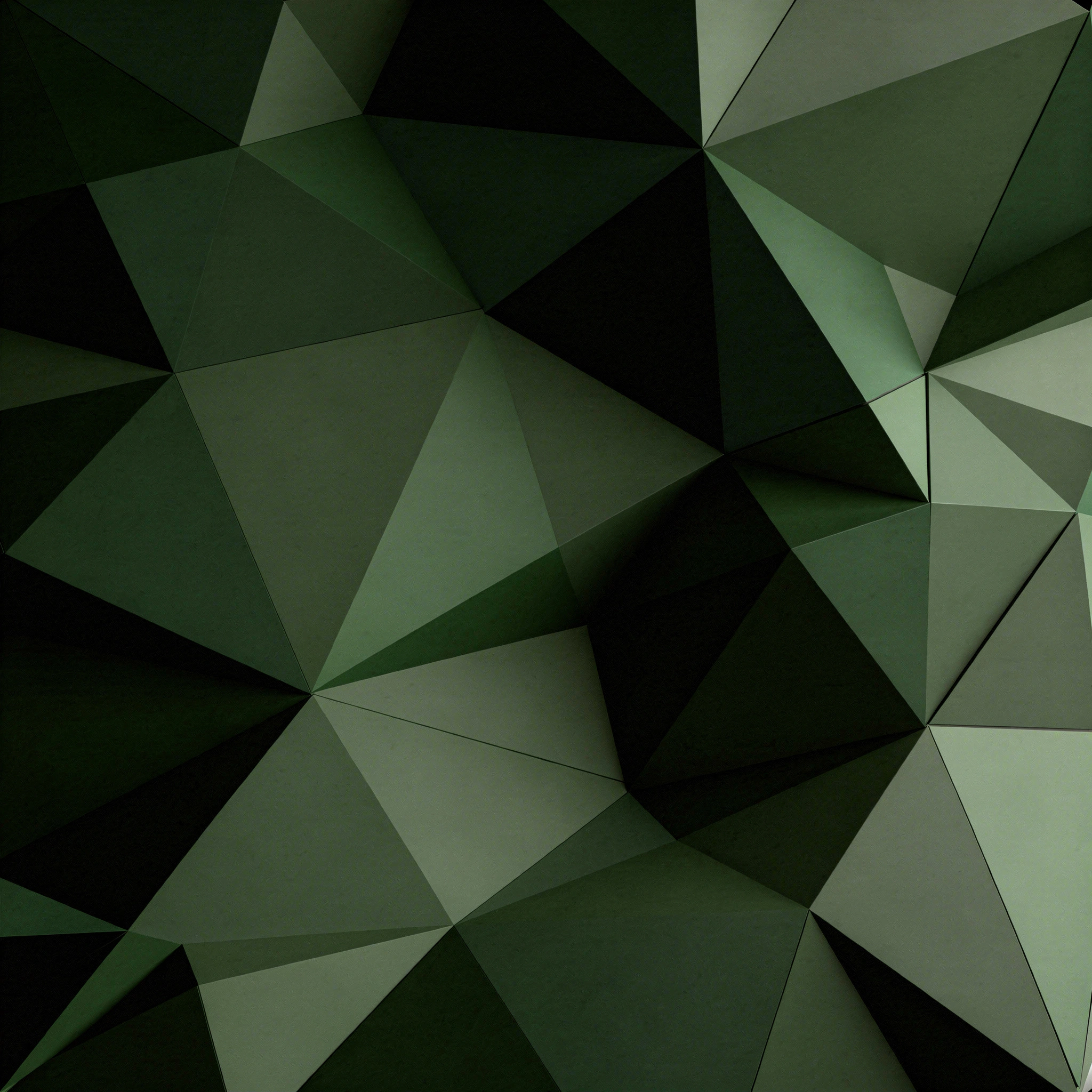 alt="Fondo geométrico verde oliva de textura low poly — HOMBRE® Caliber"