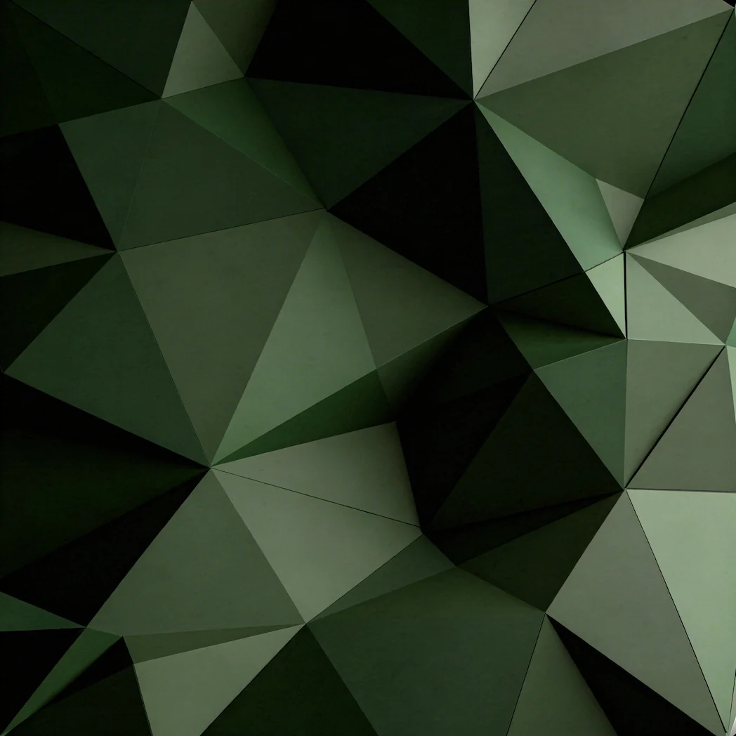 alt="Fondo geométrico verde oliva de textura low poly — HOMBRE® Caliber"