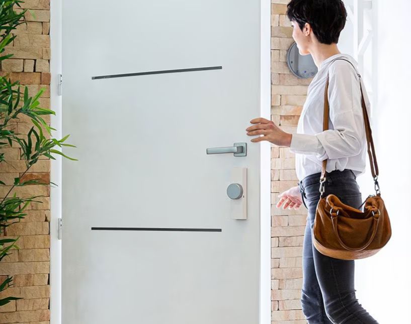 Chytrý zámek Somfy Door Keeper s funkcí Lock'n Go. Ukázka z aktuální nabídky produktů.