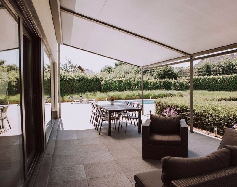 Hliníková pergola s posuvnou stahovací střechou. Doplněk zvyšující komfort terasy.