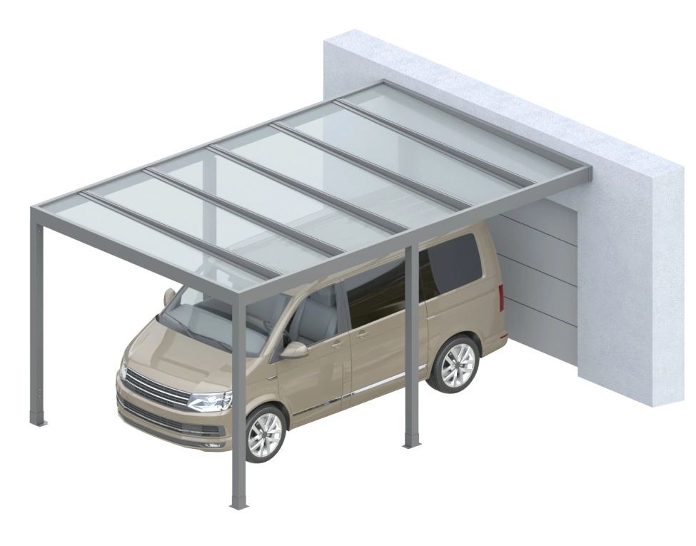 Přístřešek na auto kotvený ke garáži s polykarbonátovou střechou. Ukázka z aktuální nabídky produktů.