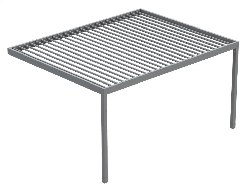Samostatně stojící lamelová pergola na zahradní terase. Konstrukce z eloxovaného hliníku.