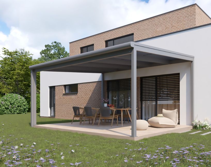 Vizualizace hliníkové pergoly s fotovoltaickými panely umístěné na zahradě u domu.