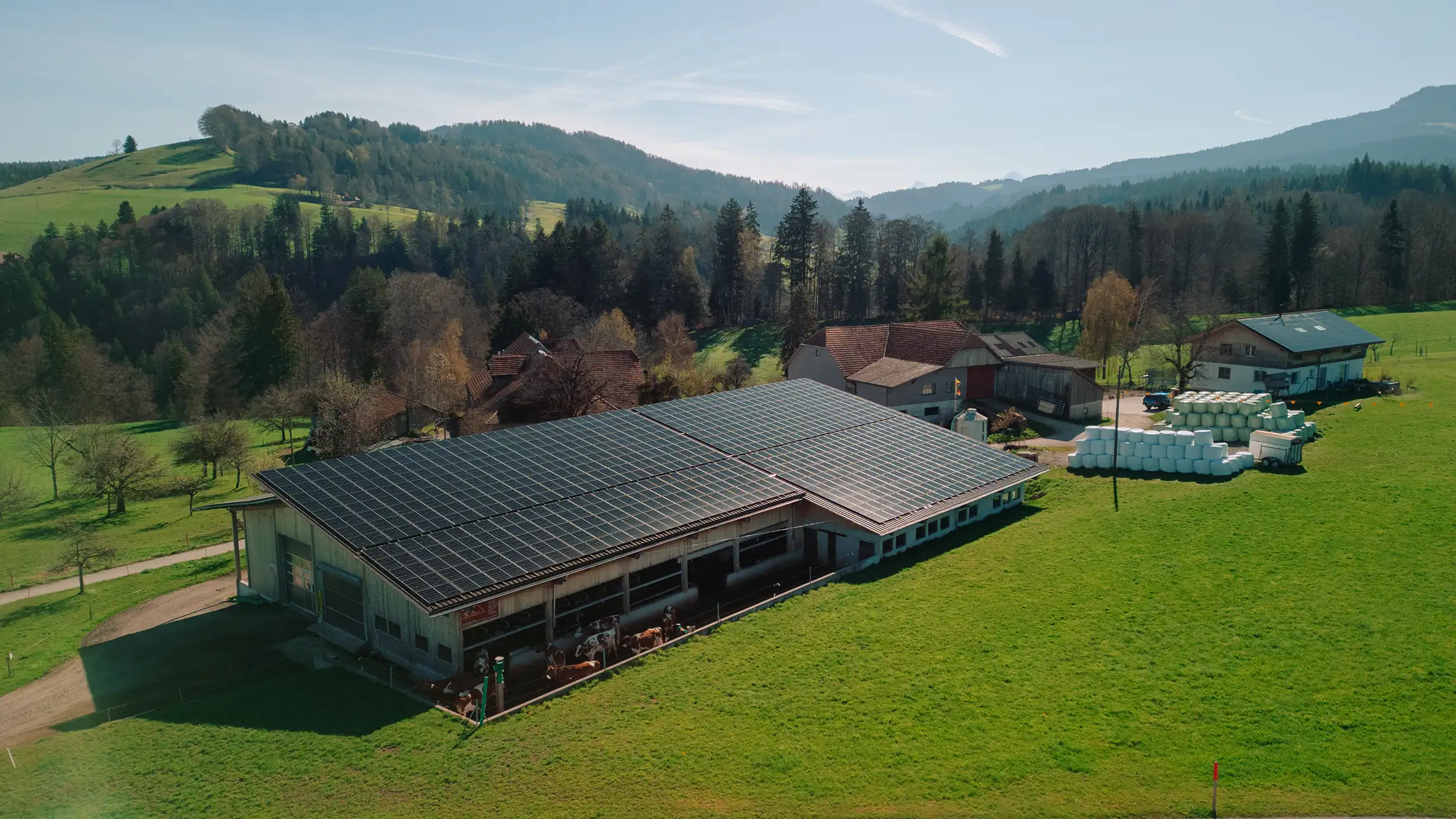 Landwirtschaftsbetrieb mit Photovoltaikanlage in Rüschegg Aspen in ländlicher Umgebung