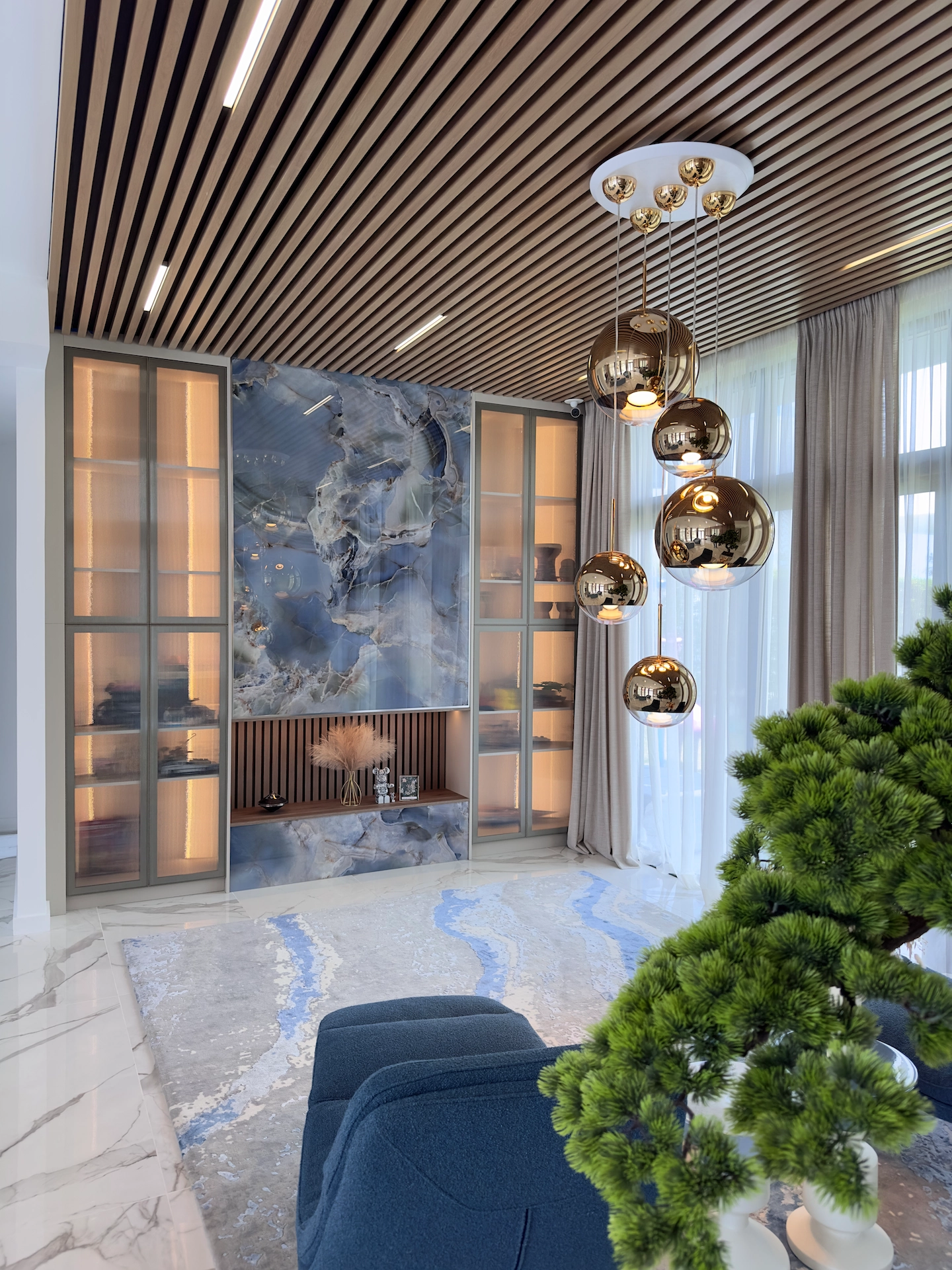 Close-up of marble-inspired porcelain slab wall panels installed in luxury Fort Lauderdale residence