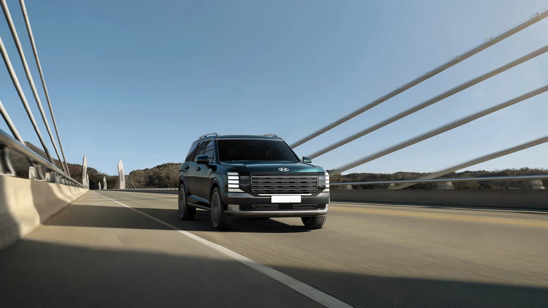 Hyundai Palisade cruzando un puente