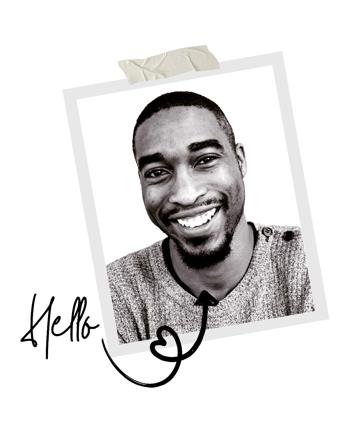 Portrait en noir et blanc d'un homme souriant avec un pull, entouré d'un cadre blanc incliné et un ruban adhésif en haut, avec le mot « Hello » et une flèche en forme de cœur.