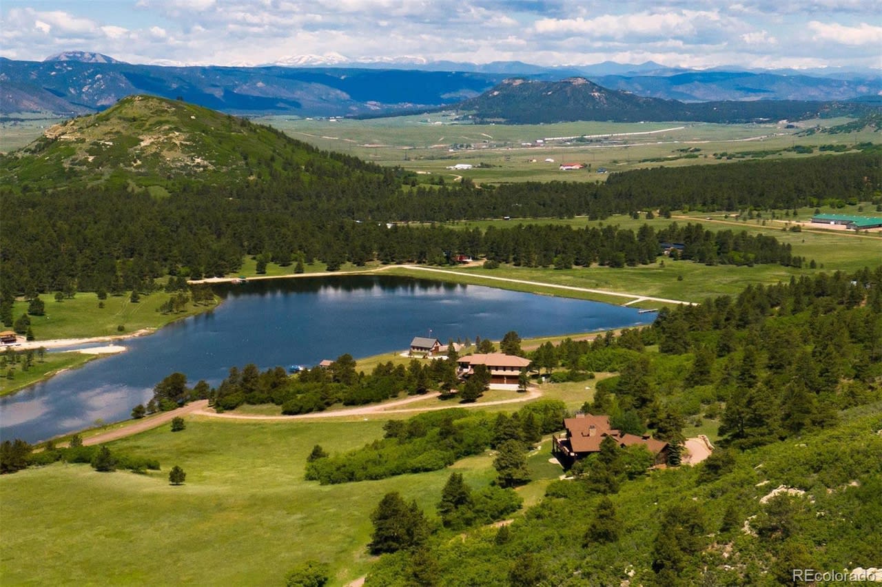 Douglas County | Neighborhood Guide