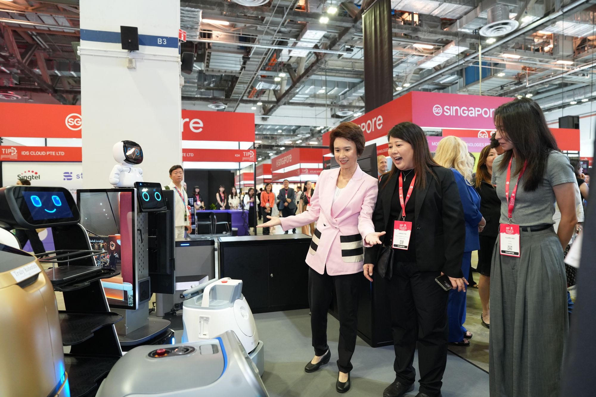Service robots on show for restaurant operators