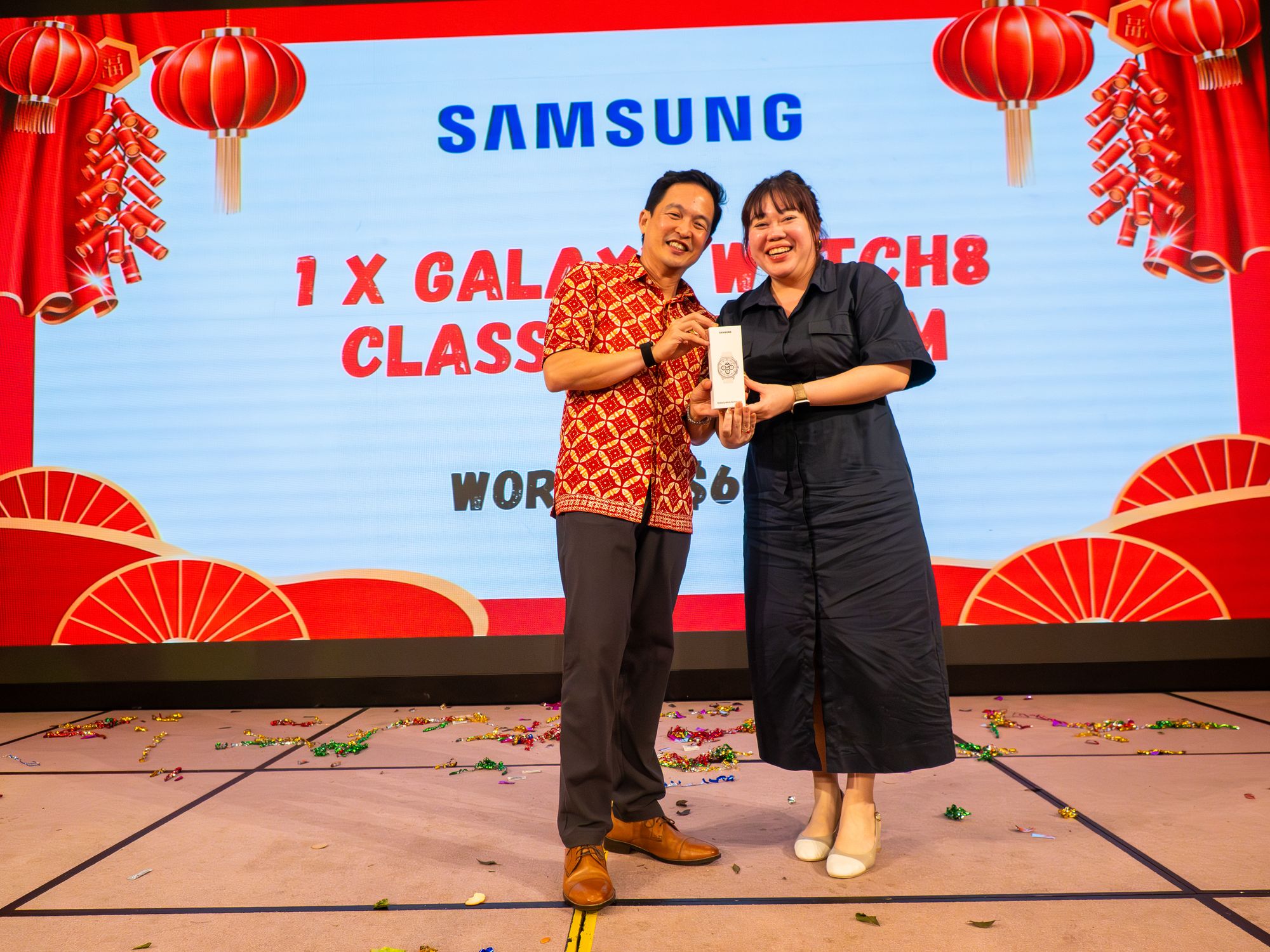 A lucky draw winner receives a Samsung Galaxy Watch8 on stage