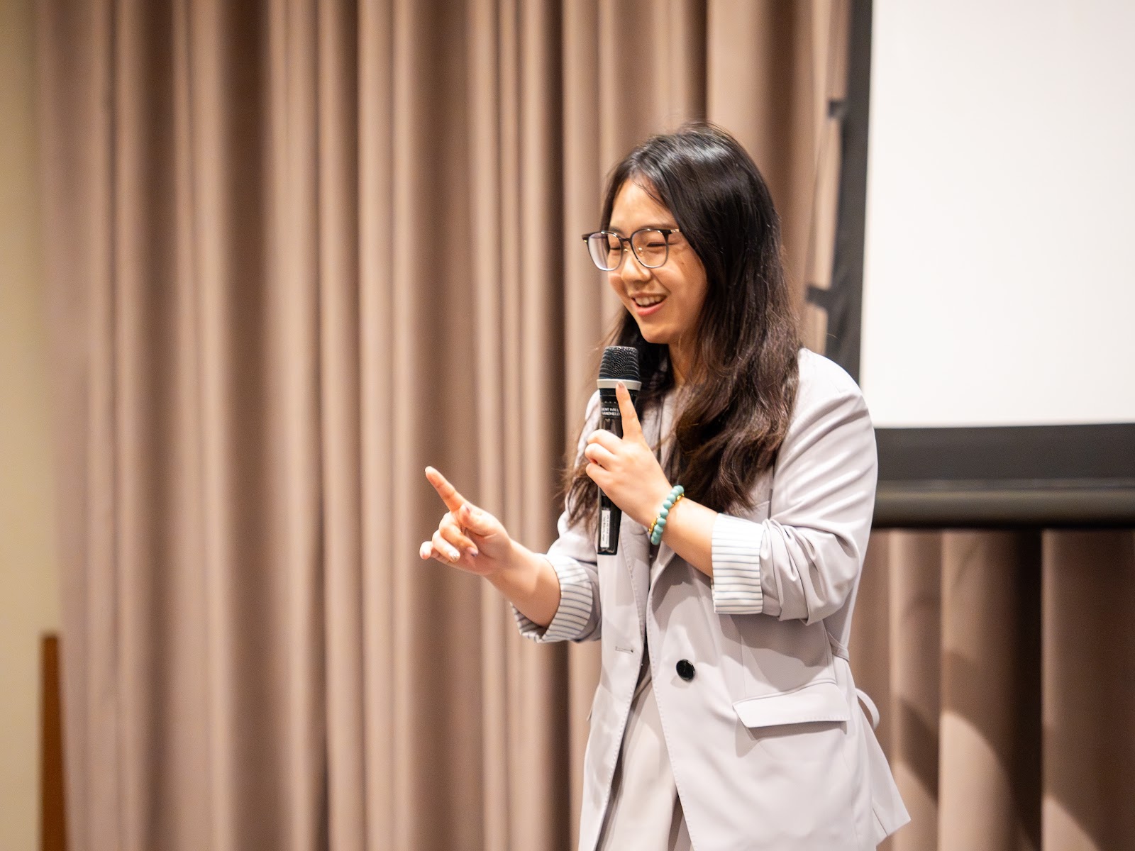 A speaker sharing insights on reaching Chinese tourists
