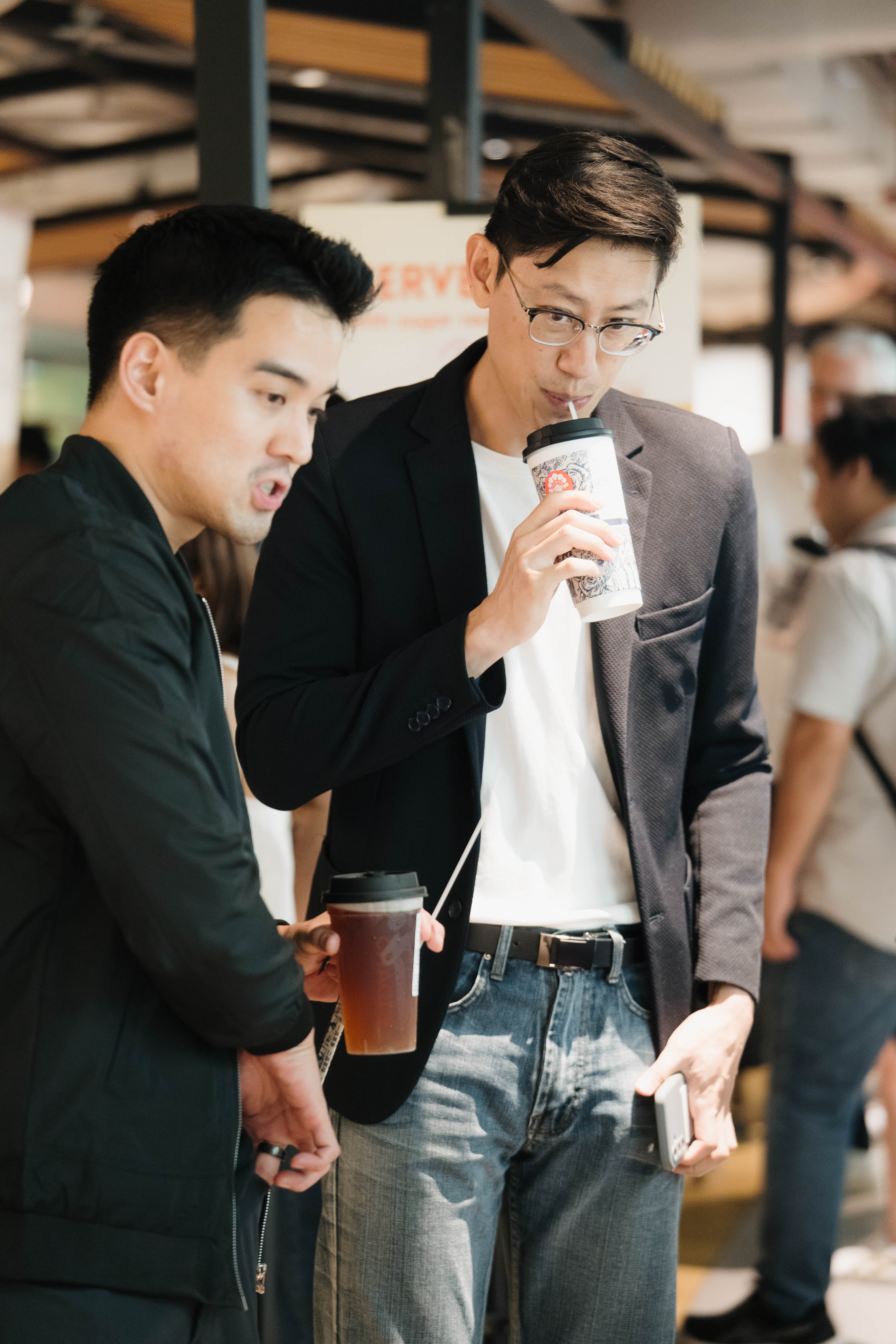 Two guests chat over drinks