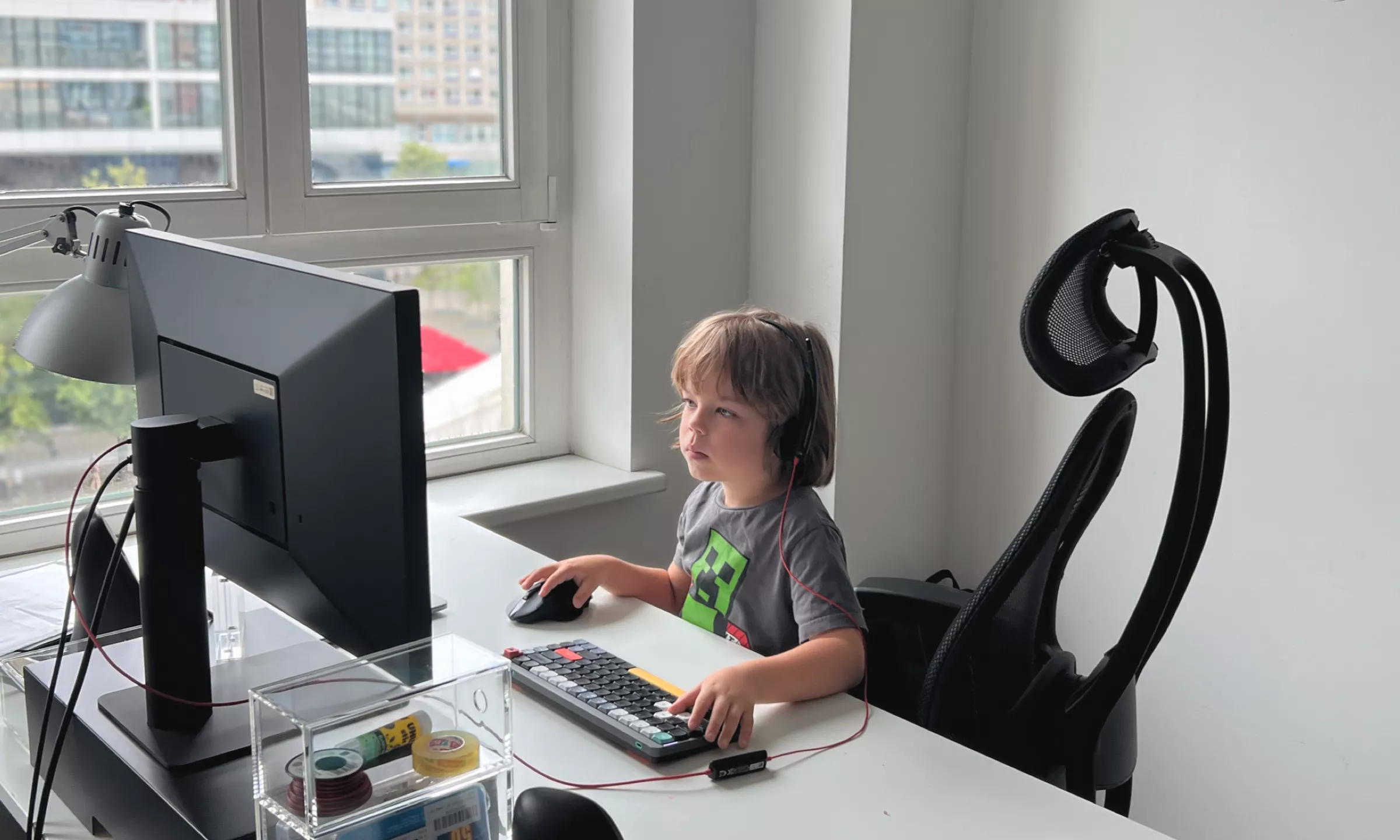 Theo plays computer