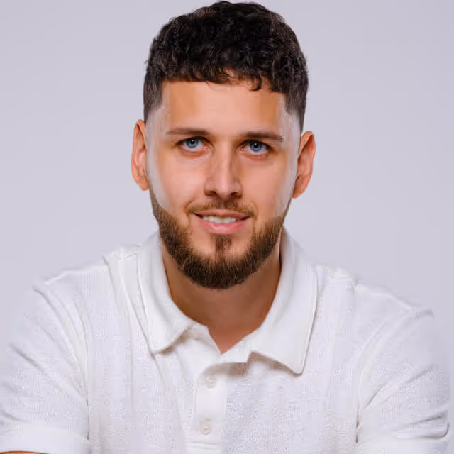 Erik Novák, Realitný Maklér