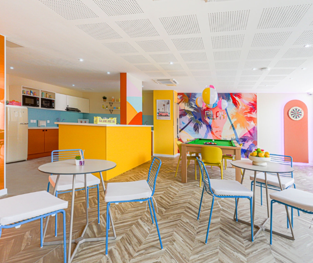 Espace de vie résidence séniors mobilier ergonomique sur mesure