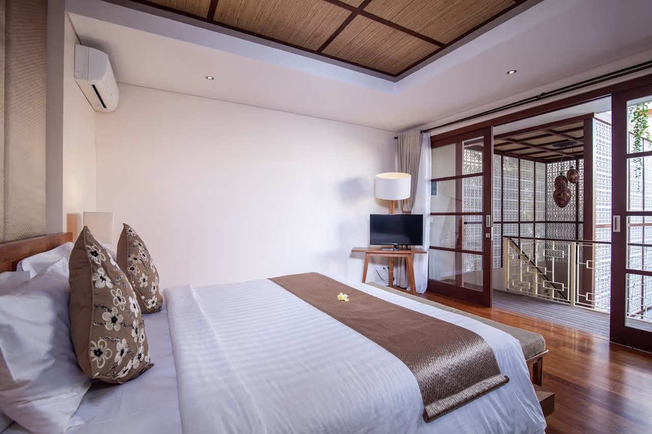 Double room in a luxury balinese villa.