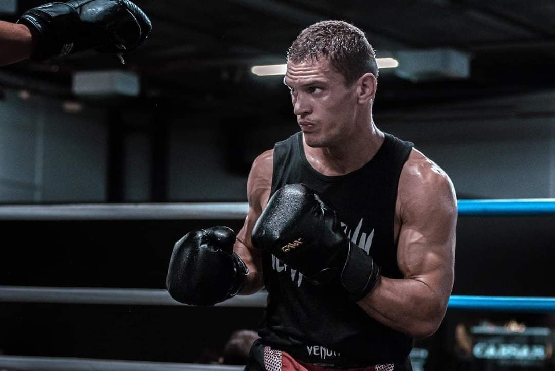 Mobile boxing personal training session in Auckland led by a professional MMA athlete