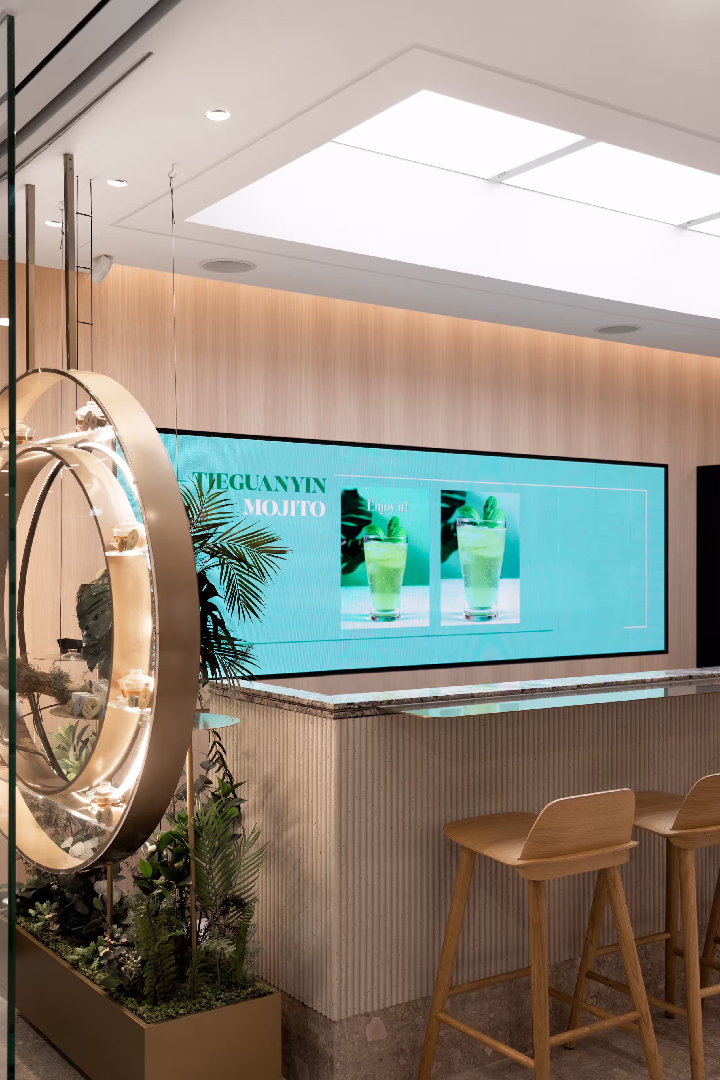 Tea Chateau Free Your Soul and Free Your Lung tea bay detail with bilingual product panels and ingredient illustrations