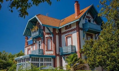 Villa avec balcons et jardins, exemple de bien en nue-propriété viager