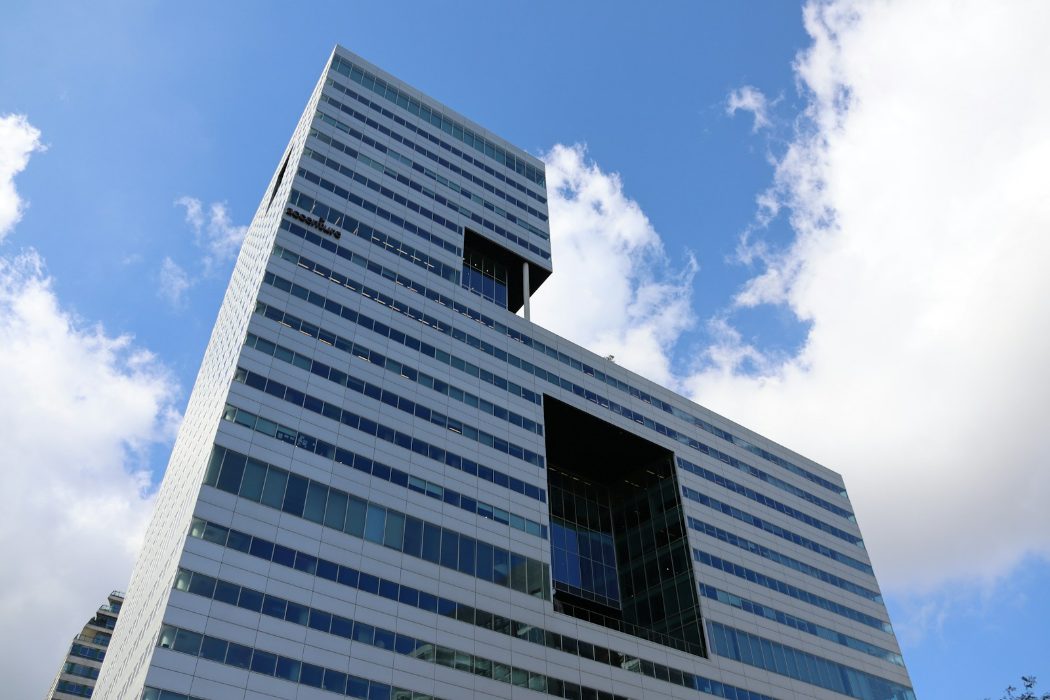 Accenture splits salary hikes 50-50 between base pay and one-time cash payout