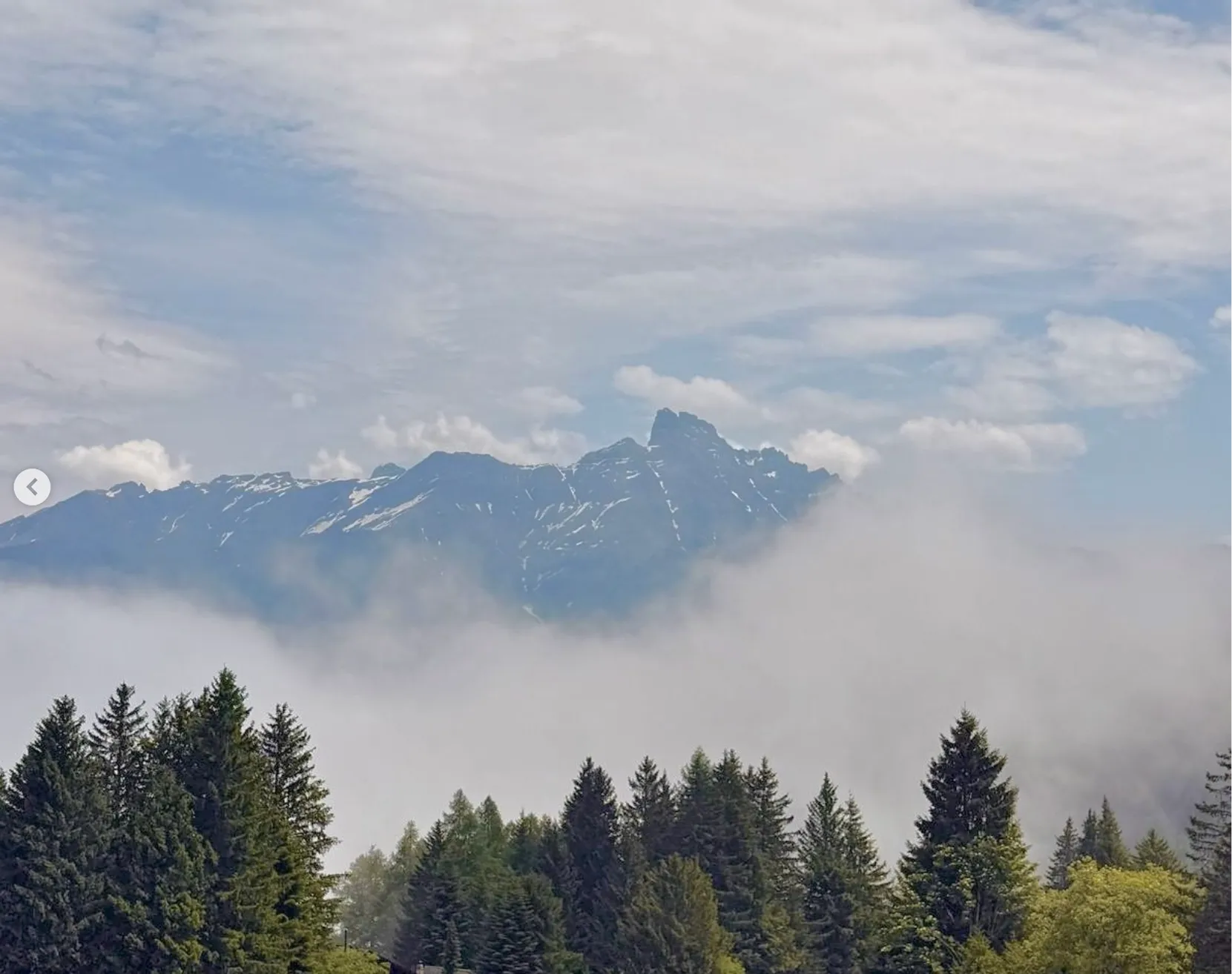 Vue des montagnes en Valais