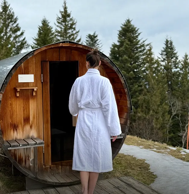 Sauna intimiste en plein air, dans les montagnes
