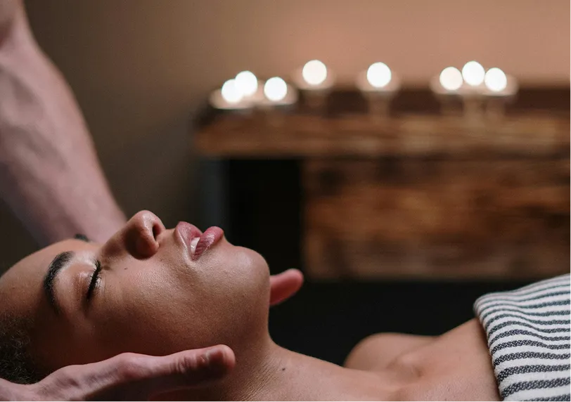 Massage nuque en montagne