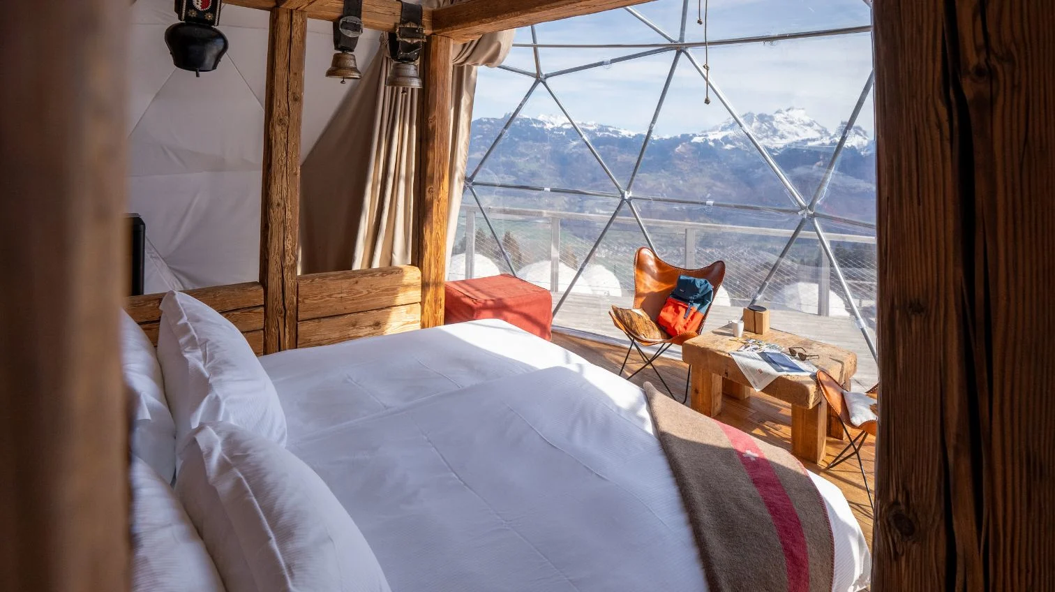 Swiss Pod mit Bergblick