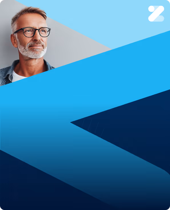 Starszy mężczyzna z siwą brodą i okularami patrzący w dal na niebieskim i szarym tle z geometrycznymi wzorami.