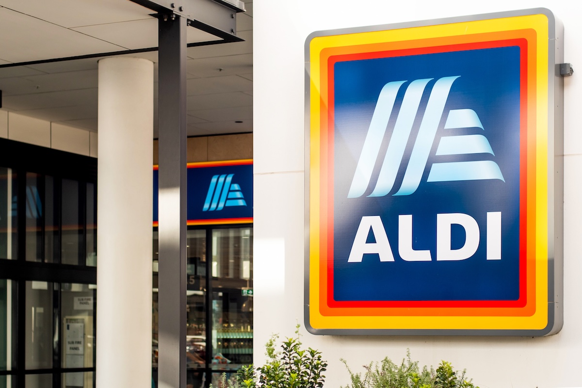An aldi shop sign attached to a building