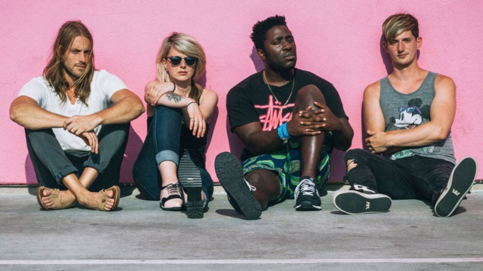 Kele Okereke, chanteur de Bloc Party, sur scène