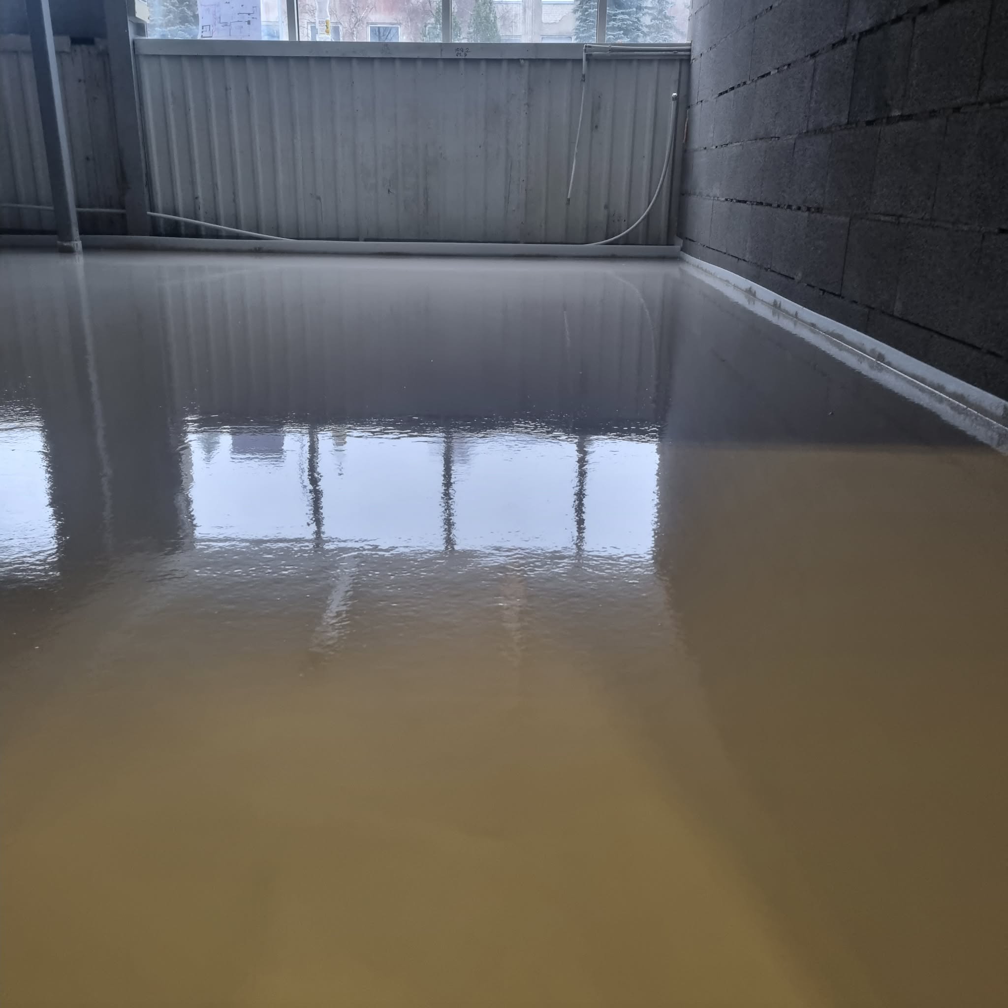 kipsivalu põrand enne tasandamist remonttöödel