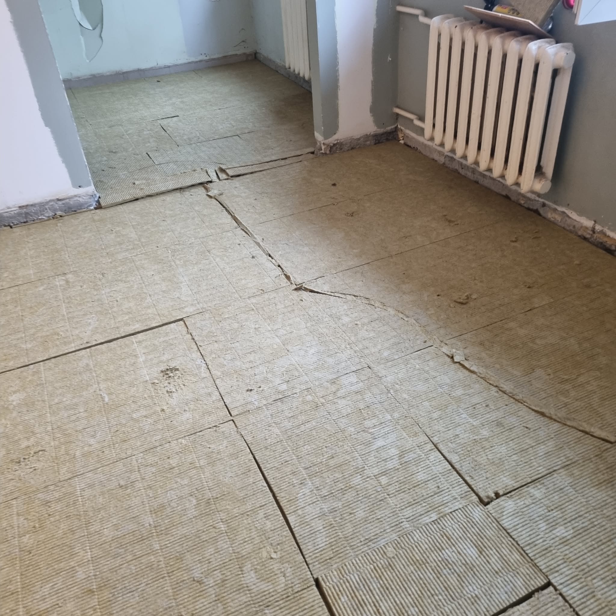 kipsivalu põranda ettevalmistus vana katte eemaldamise järel