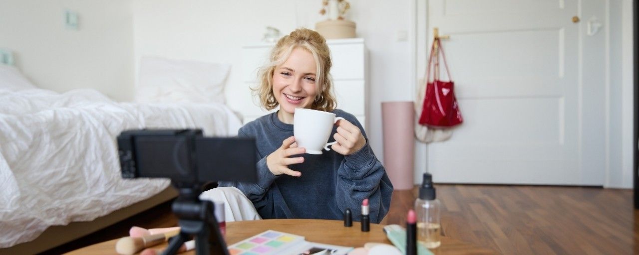 Lifestyle Influencers vs Popular Profiles: How Brands Should Choose