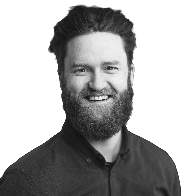 Ansattbilde av en smilende mann med skjegg