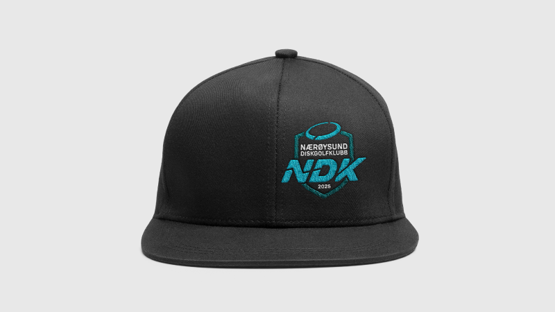 Mockup av en caps med hvit bakgrunn