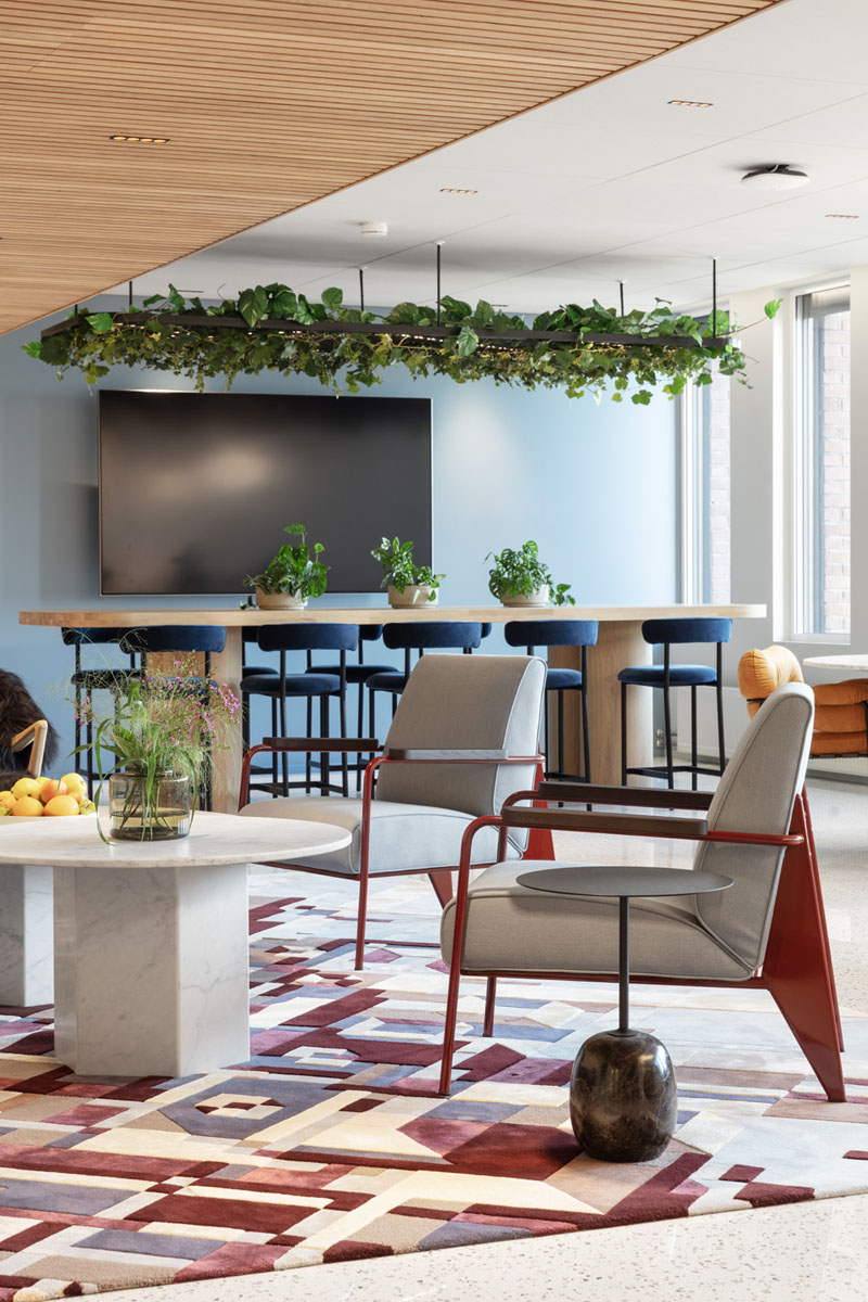 Oversiktsbilde av et moderne kontorlandskap