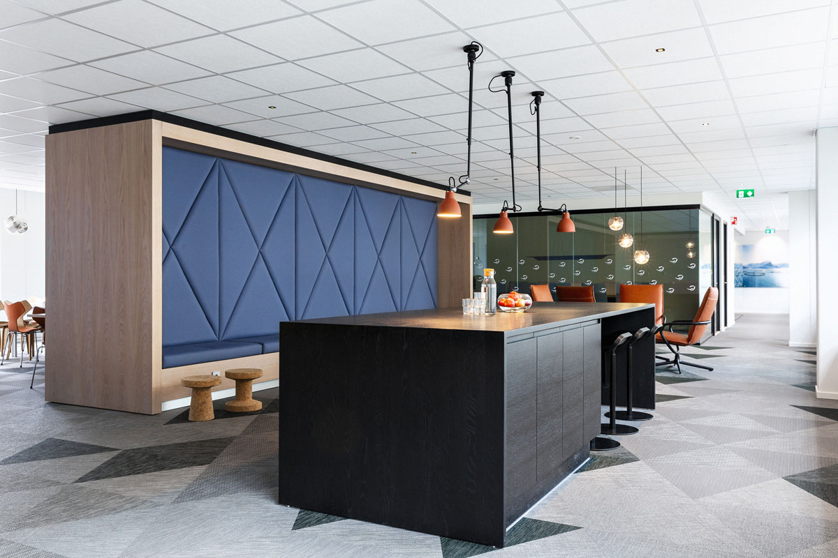 Oversiktsbilde av et moderne kontorlandskap