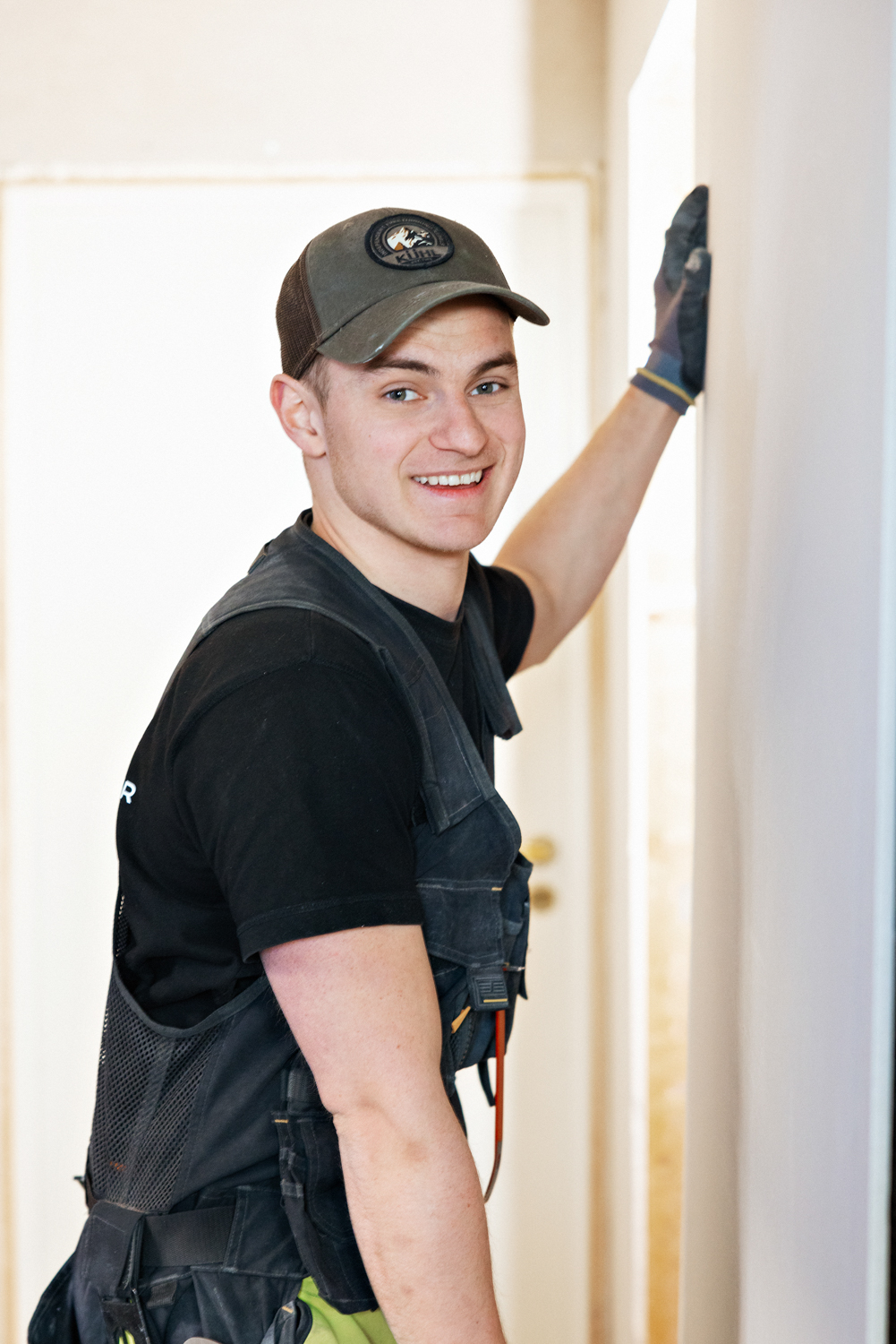 Ansattbilde av ung mann som ser i kamera